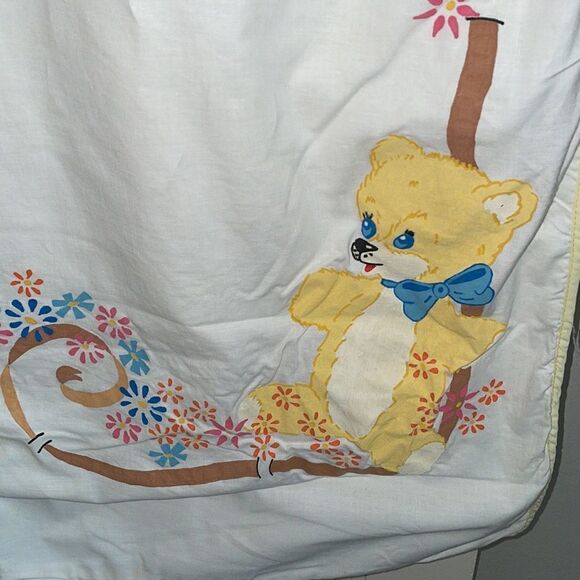 Vintage baby/toddler white duvet cover with painted on teddy bears & flowers - Picture 3 of 8